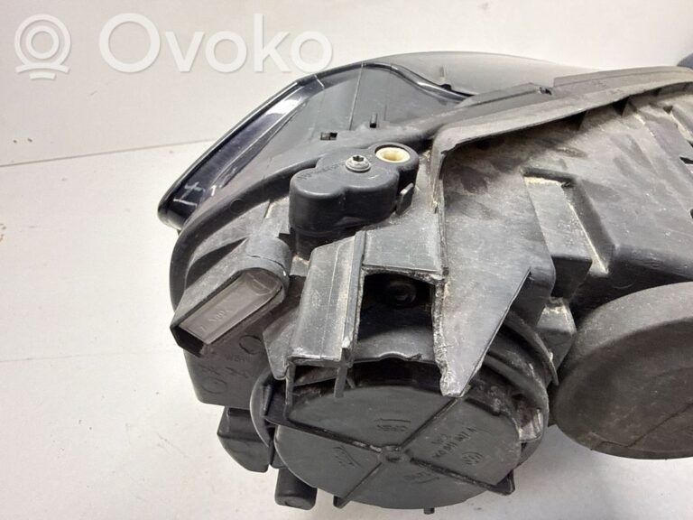d2dc484e794f23ddd30628d67a229aeb-cdd1be93938ac27f8de2ab6fc13b26ab_headlight_headlamp