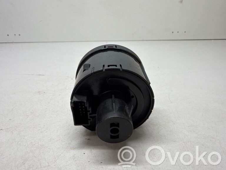 d32cf4889a81d1b0864fc91ca282c072-44c064d945da64cada841ed0b3b99e76_light_switch
