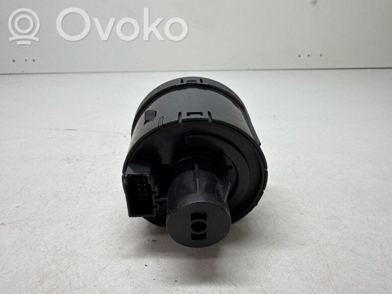 d32cf4889a81d1b0864fc91ca282c072-44c064d945da64cada841ed0b3b99e76_light_switch