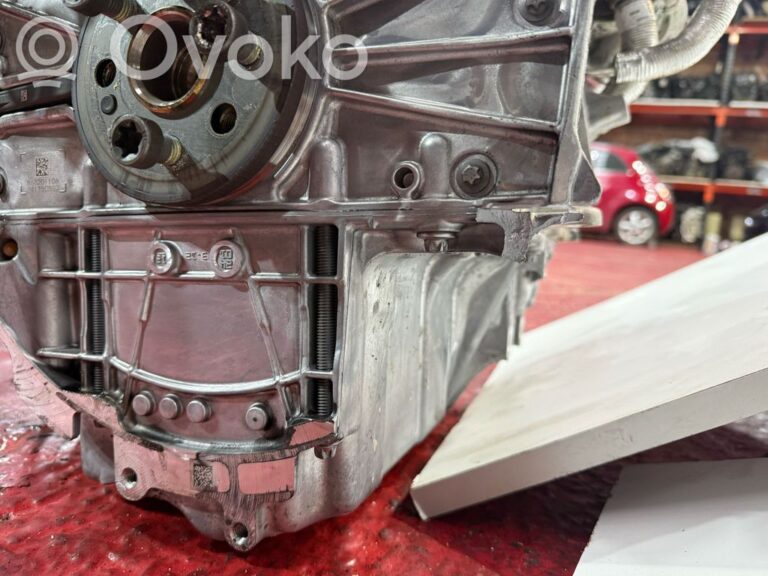 da483e741de65eb4af59bbb7e9f3b81b-bmw_1_f40_engine