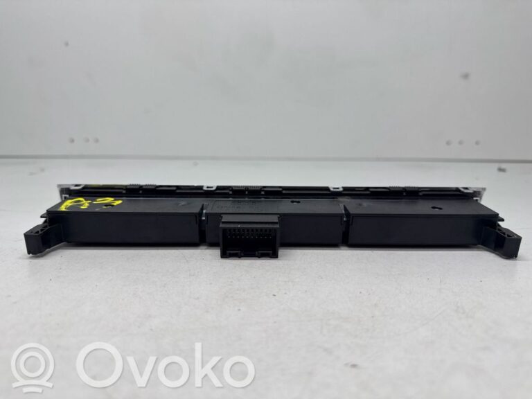 dfde99141f076a3dfa17b9204e24747d-40725e8951b06e84c8a8e6aa40c7e773_hazard_light_switch