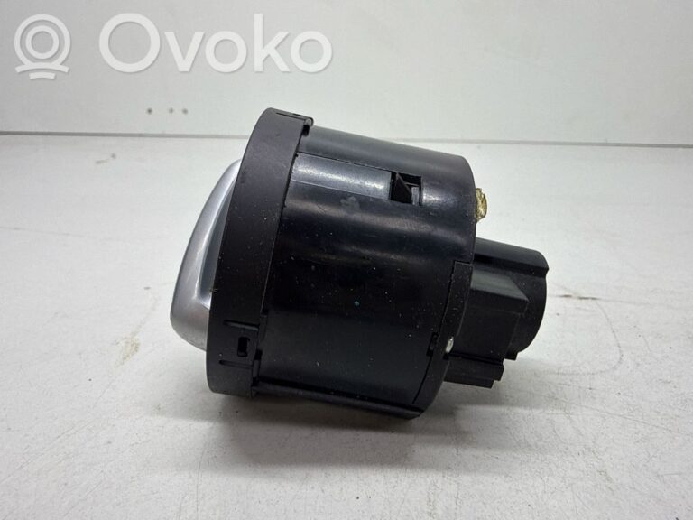 e04258dc94f1c1bd98f77ae51b0e4301-e61f3b4169a286d1e7c89467422b4102_light_switch