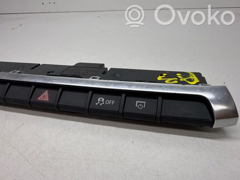 e75b6585e7ca699fe0b86c8cccf8063e-6d34157abd26ca12a7e969089f42b945_hazard_light_switch