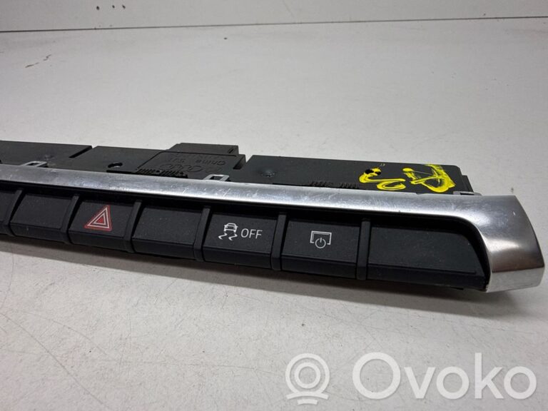 e75b6585e7ca699fe0b86c8cccf8063e-6d34157abd26ca12a7e969089f42b945_hazard_light_switch