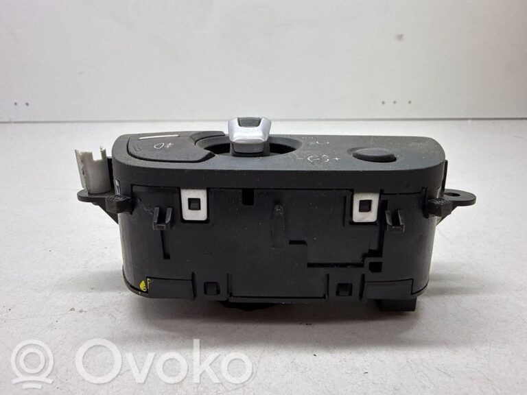 e88ae9e348a55ba856740114f0c168b7-634d69e3bb5c4995b7c4dc727772be5b_light_switch