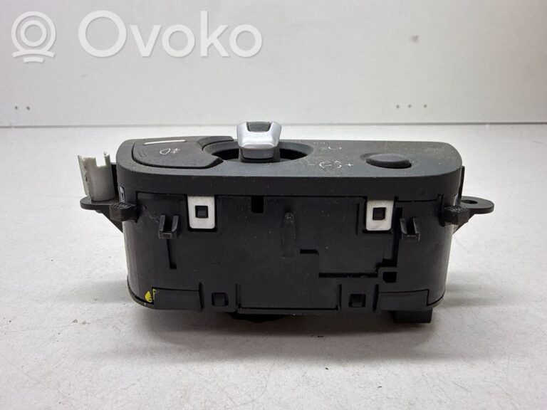 e88ae9e348a55ba856740114f0c168b7-634d69e3bb5c4995b7c4dc727772be5b_light_switch