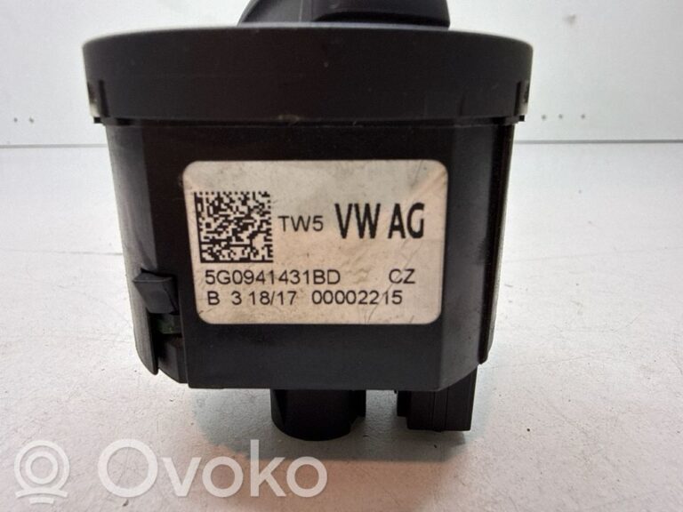 ea48b70902608bd25b63f54e1515679a-b6ffed195255cbd3599454c9b3dfca06_light_switch