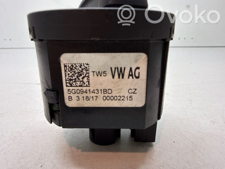 ea48b70902608bd25b63f54e1515679a-b6ffed195255cbd3599454c9b3dfca06_light_switch