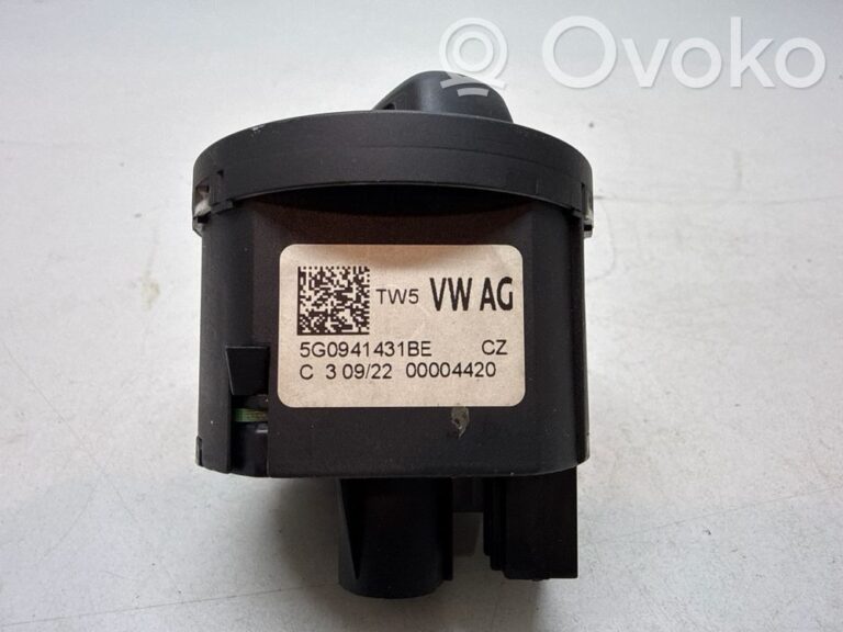 f25b0375257e8f37e3e95c8172b63c4e-58e49f7dfceb0a1724d83bd49711c235_light_switch