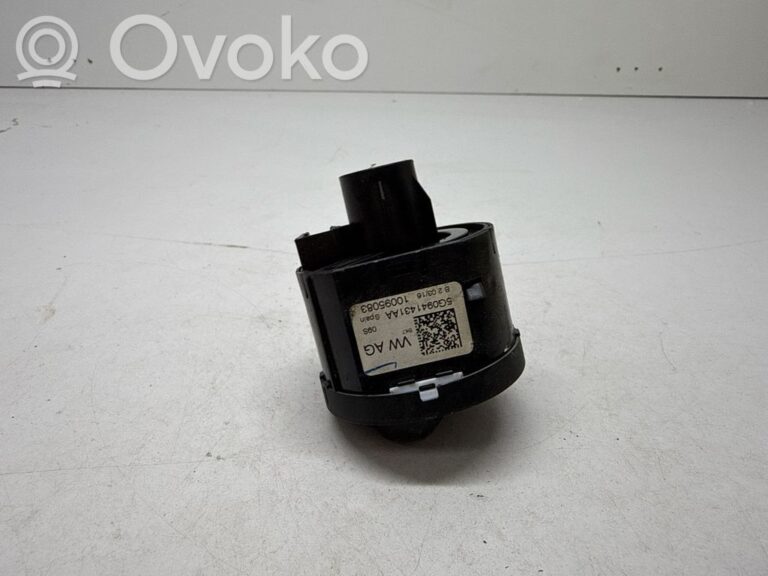 f5476cc5c438d13da89630db9f4cc4ed-15076c556c102fb52fd164170390a4ee_light_switch