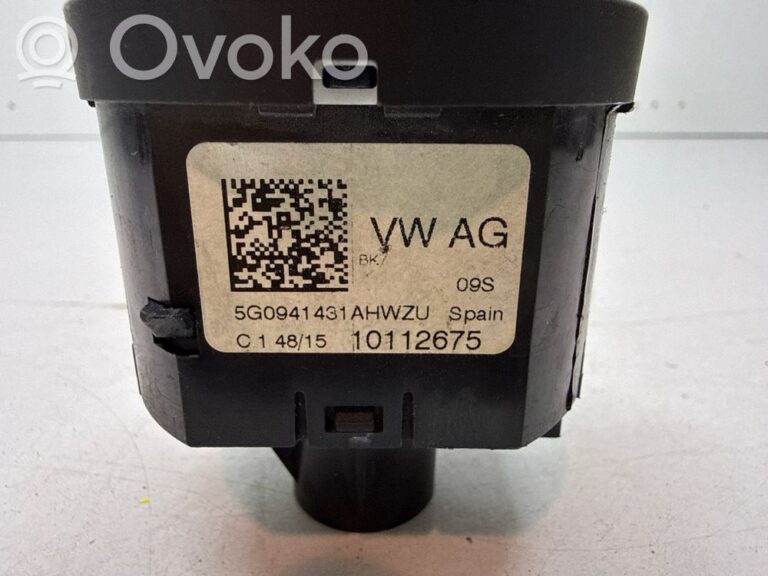 ffa9fd5d0e0f8cbcd793fe281176623d-f051eebecee031b8c61ad029a05853b3_light_switch