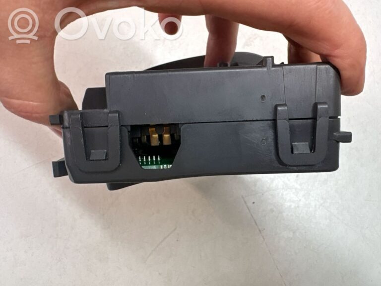 00375cbf4a1351f81e5fda70b1a9b4f4-ad3156faf4ea9687b6dc903d5f2c1960_wiper_control_stalk