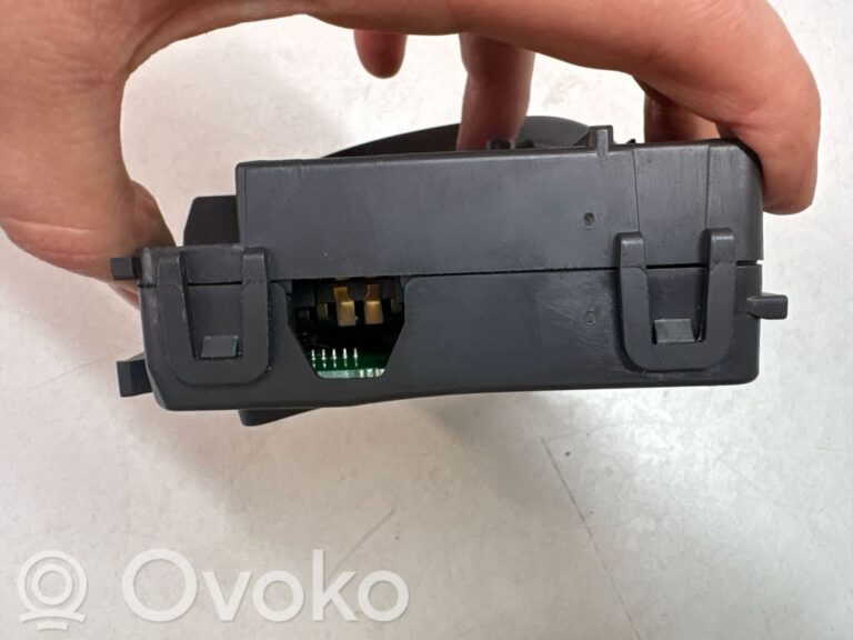 00375cbf4a1351f81e5fda70b1a9b4f4-ad3156faf4ea9687b6dc903d5f2c1960_wiper_control_stalk