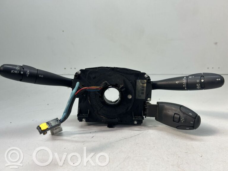 0589d36bb0a43ec63f90d1d8569fe5f0-c46e9abdb583b0f953721067a19a2ac9_light_switch