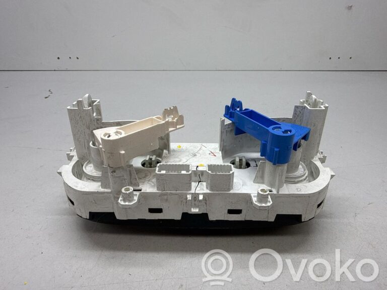 152b92ae6d2b2e27fb436b8bdb9f0ff9-81811e41dfd739d1bf11eec7d60d20cf_climate_control_unit