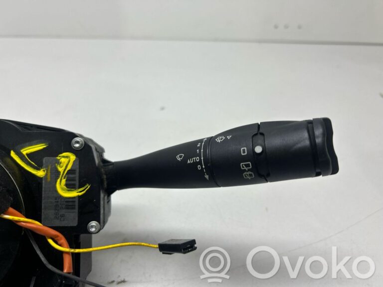 1b78a7b378c7845744559f2798e56124-9ae65dca2a5b28691e6758268bbf8e3f_light_switch