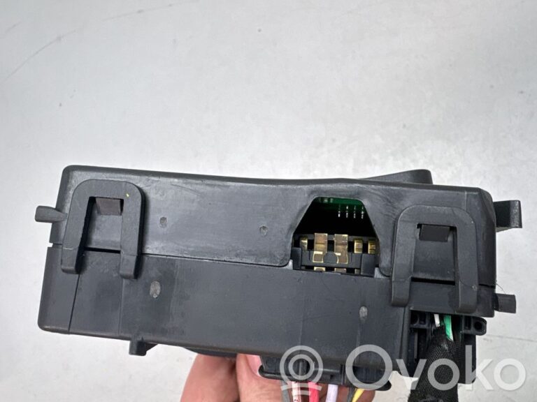 1bb1238a6ac6c5a9cba06f83adaafed5-70543627f1ae582fbc7fb242fb946e77_wiper_control_stalk