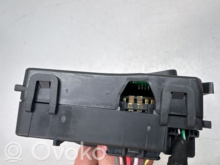 1bb1238a6ac6c5a9cba06f83adaafed5-70543627f1ae582fbc7fb242fb946e77_wiper_control_stalk
