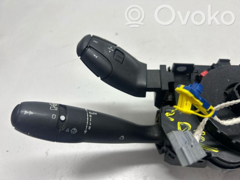 203763c9431980a9482a6d9070bd5f40-63aec538bc652cf25f911a84b79f79de_light_switch