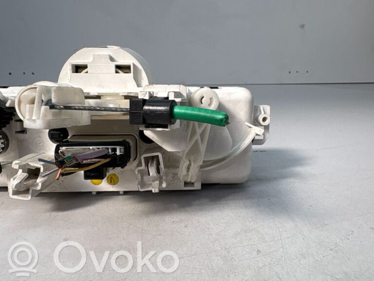 232b93985c33bbaf9f15c70281eafa8f-82e3eb2be21ef522349eefd8b6cafc04_climate_control_unit