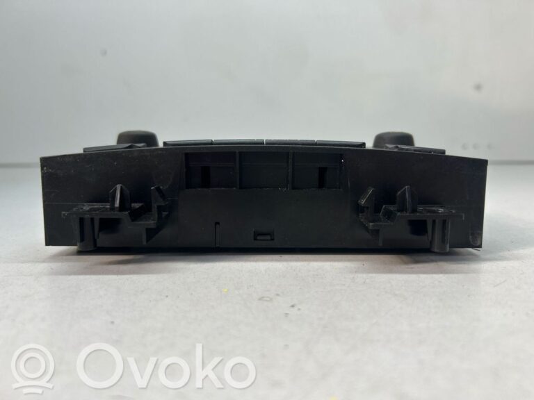 2b705adbbedbe2e8a9c212ca53a18fe2-c7070fcaa7477fc878e56c05ea4bbf48_climate_control_unit
