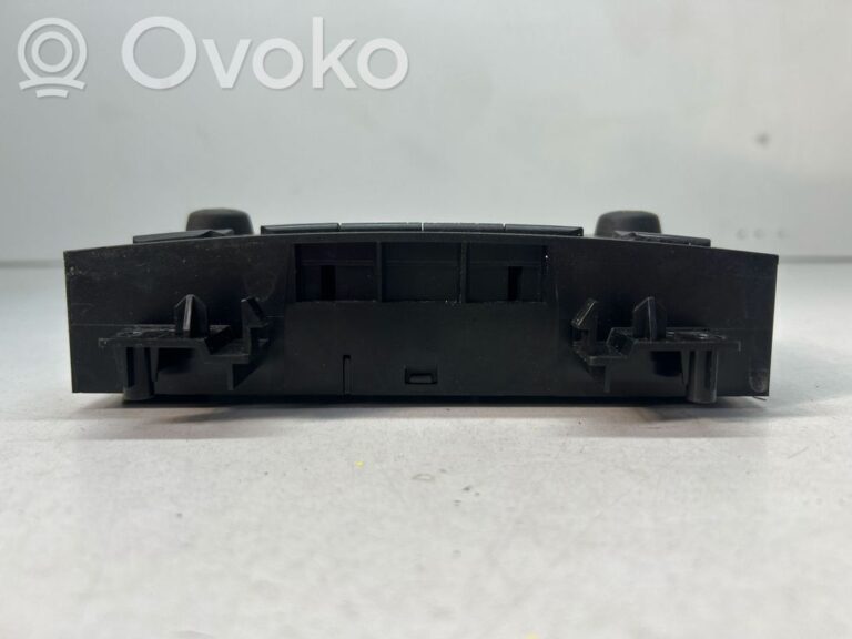 2b705adbbedbe2e8a9c212ca53a18fe2-c7070fcaa7477fc878e56c05ea4bbf48_climate_control_unit