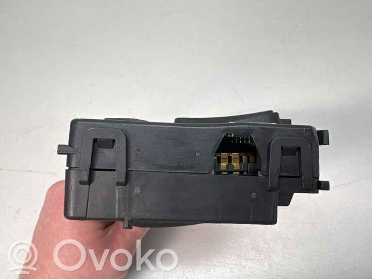 2c9e7d02bcb13d6139b76ab302f4e398-e8f2ef139c47066627e9546d0b331eee_wiper_control_stalk