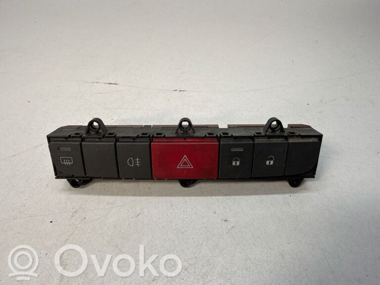 2e8cb64678b6956d708e7be7ba90379b-e2a32c9fc30b8a34de8c767d9aba23a2_hazard_light_switch