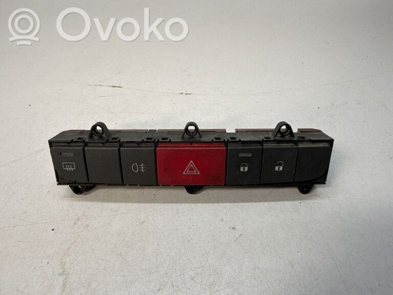 2e8cb64678b6956d708e7be7ba90379b-e2a32c9fc30b8a34de8c767d9aba23a2_hazard_light_switch