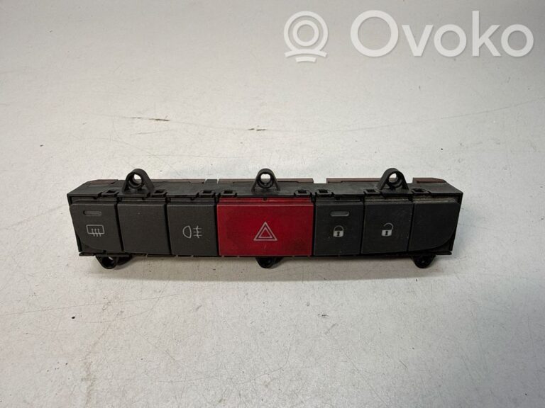 2e8cb64678b6956d708e7be7ba90379b-e2a32c9fc30b8a34de8c767d9aba23a2_hazard_light_switch