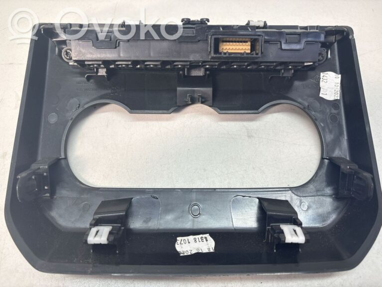 357ccd614bc980d02a31f35b6bf370c0-cbbea7ac19b02b1119c7bfe5b609742f_hazard_light_switch