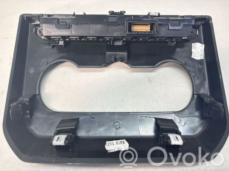 357ccd614bc980d02a31f35b6bf370c0-cbbea7ac19b02b1119c7bfe5b609742f_hazard_light_switch
