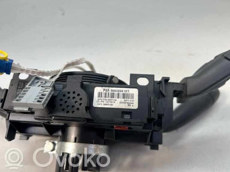 3b001c61a86b69098875ba1b0edb65e5-9ef90ac9a0a465dbc6f7f5cf9f850f80_light_switch