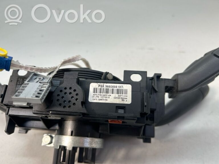 3b001c61a86b69098875ba1b0edb65e5-9ef90ac9a0a465dbc6f7f5cf9f850f80_light_switch