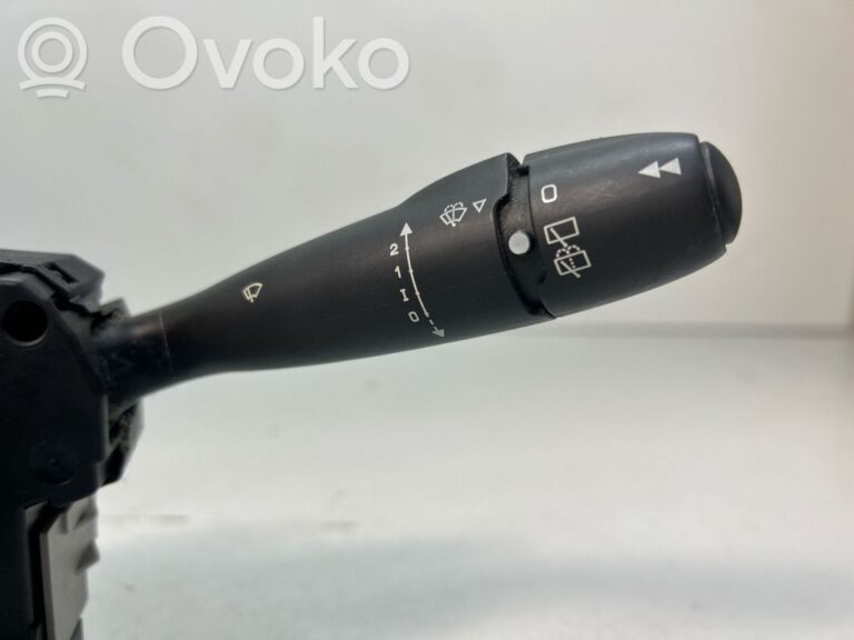 3b0ba7acfdbe43ca05d50e72de390f0e-acaf3a1bbffe07cab301d90c9c473544_light_switch