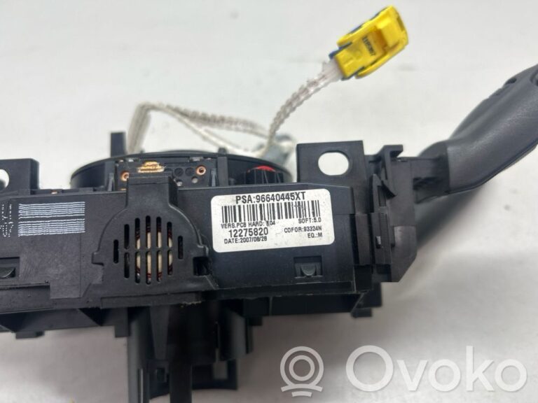 4044f8ec0349bb1a27cdb1abcc3e7abd-0edfa8ca8d2dfd53cfeba7612c68bcce_light_switch