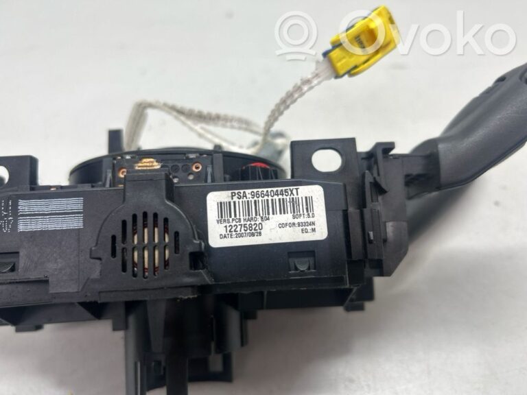 4044f8ec0349bb1a27cdb1abcc3e7abd-0edfa8ca8d2dfd53cfeba7612c68bcce_light_switch