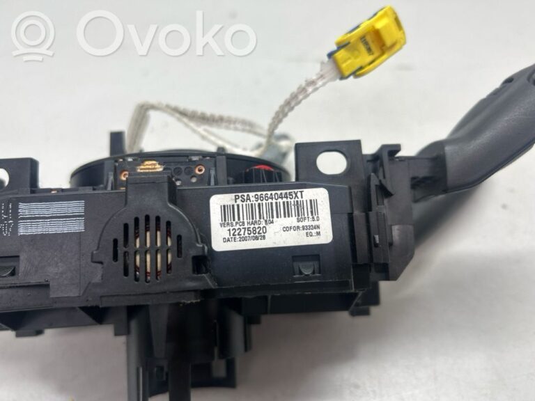 4044f8ec0349bb1a27cdb1abcc3e7abd-0edfa8ca8d2dfd53cfeba7612c68bcce_light_switch