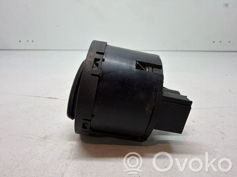 4323f3baf7e4f344dab69a0026e687e4-3b7c2ac6d1a8d26186b83fe5f700a43b_light_switch