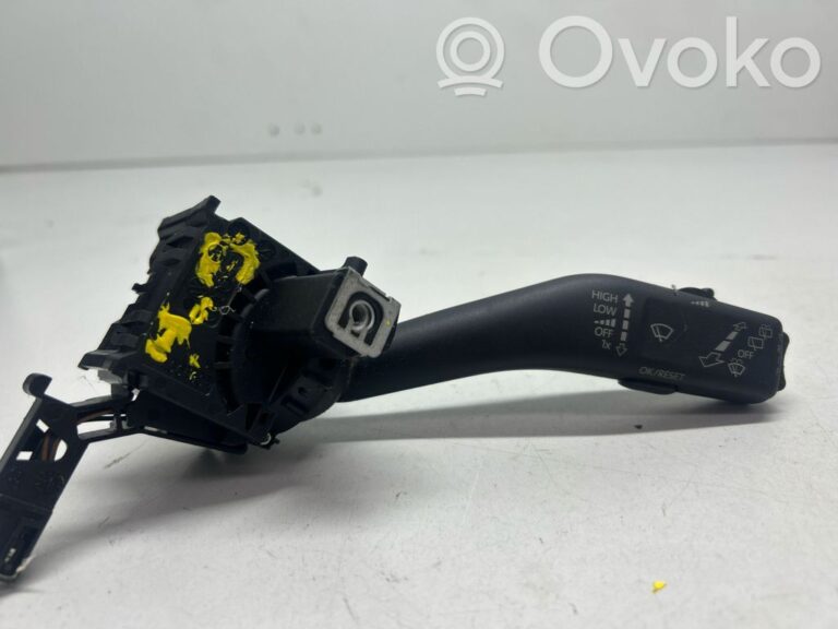 43895463f0e355bac4b28d98aa3fb18a-793489a360e73908dd43e75dcd22b418_wiper_control_stalk