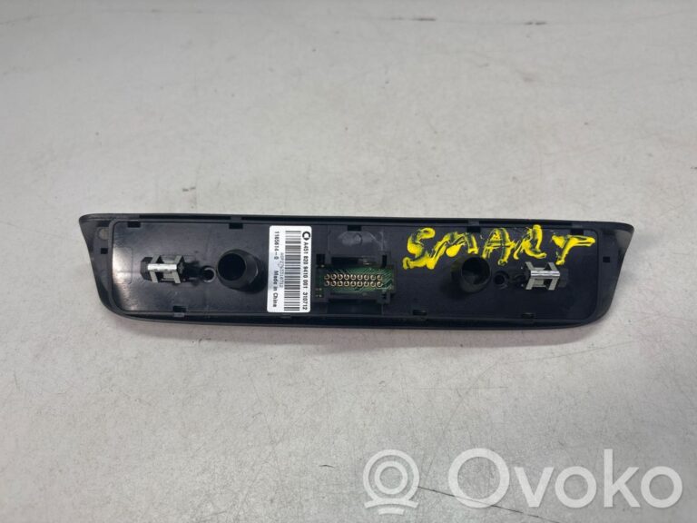 5dee2a5f6b56ca01489d8c83e6ea2340-d1558a55693d24699587cb4cd345e062_hazard_light_switch