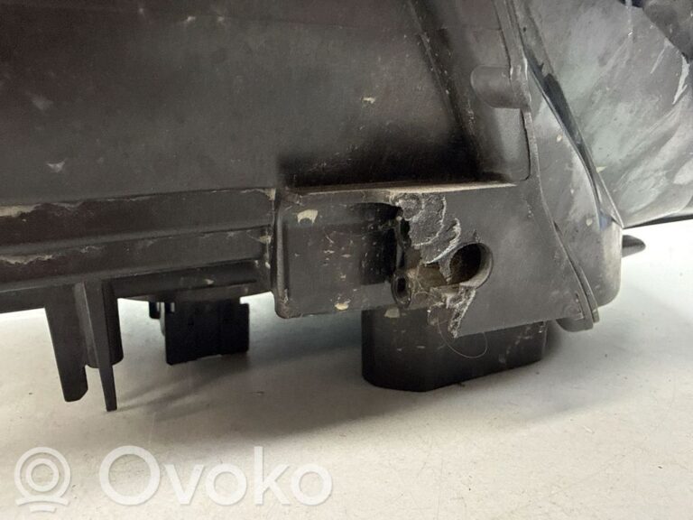 62745fecaae8a58306883801eaf27718-922e9837bc8fe505d7838764d73fce72_headlight_headlamp