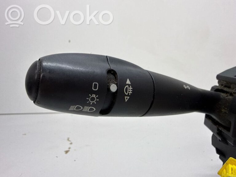 634588da86636a57279f8bdf3b757001-d4d63b65b0d6f1d1a577ebe05abc5ebe_light_switch