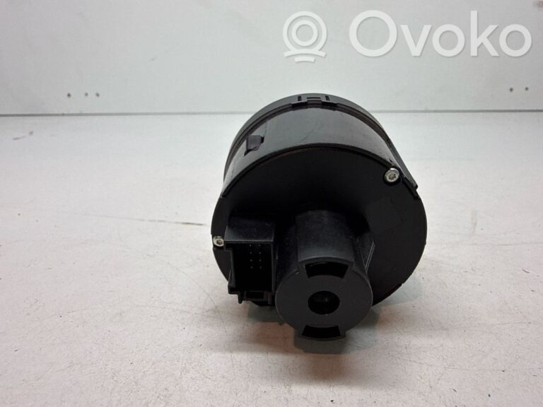 645fe4655237ad95bff004e5d5ce29ca-0a61ac06a9be4db503552ae86f3c292b_light_switch