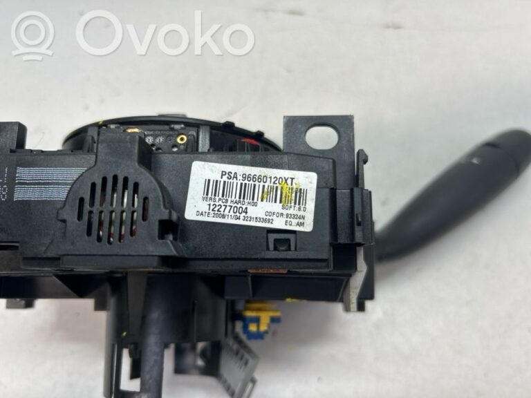 655564faad7bf91ae2515969c14f31f4-684e4b35f3b8eee1a45f184ec9d52d3a_light_switch