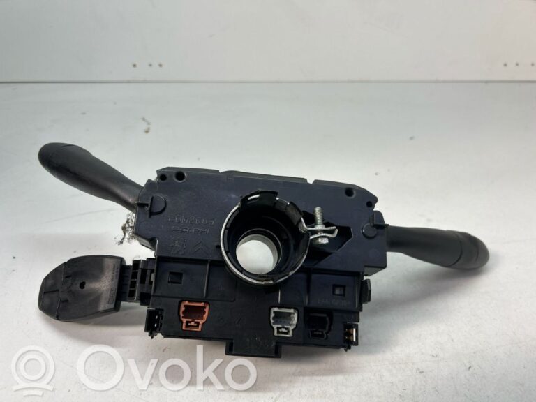 6ba578dbe18ea1ad9af99e38b5d1f838-6d9399a8d4d75d1b33b4c1c7e30faf04_light_switch
