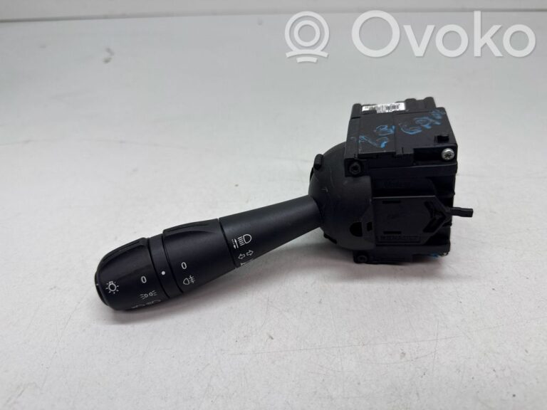6df67f6d8bd479bceed2c7883afc901d-814c19b2536a6ef336592663c5960b41_light_switch