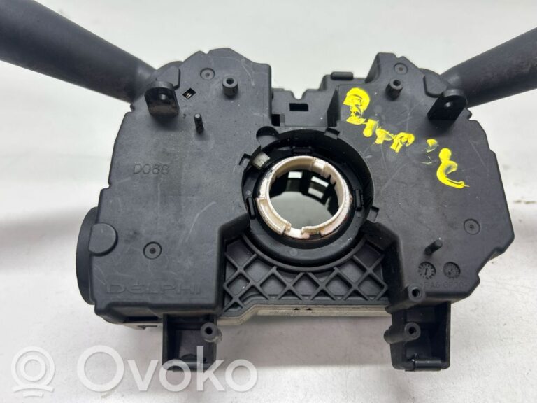7009a8d7052a89cea3fe18df94f31b8a-5c635a7c96ee185025bca285f42b44d9_light_switch