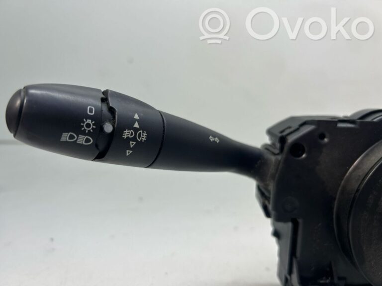 738a5fd21f1101647c3da680f177c04d-b7c252ecbdb42a42e09019535579ee90_light_switch