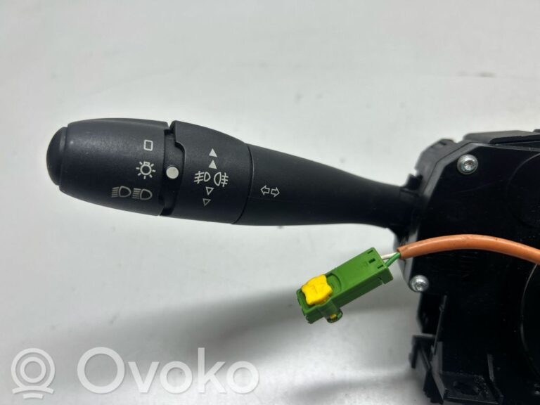 7517734a5f7abc3f4aa44b6ce395ab65-32690020cb1636d5984a2354640c16ac_light_switch